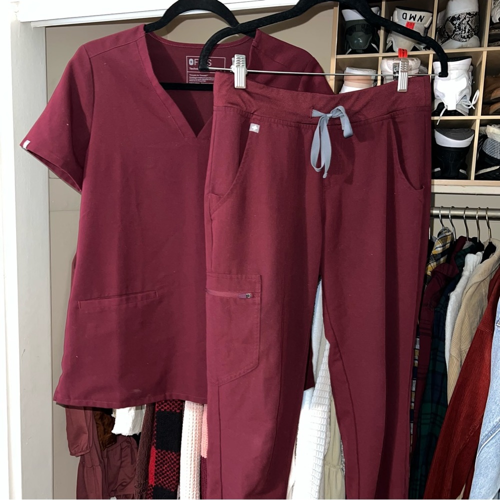 FIGS Burgundy Set — Small Scrub Top & Joggers